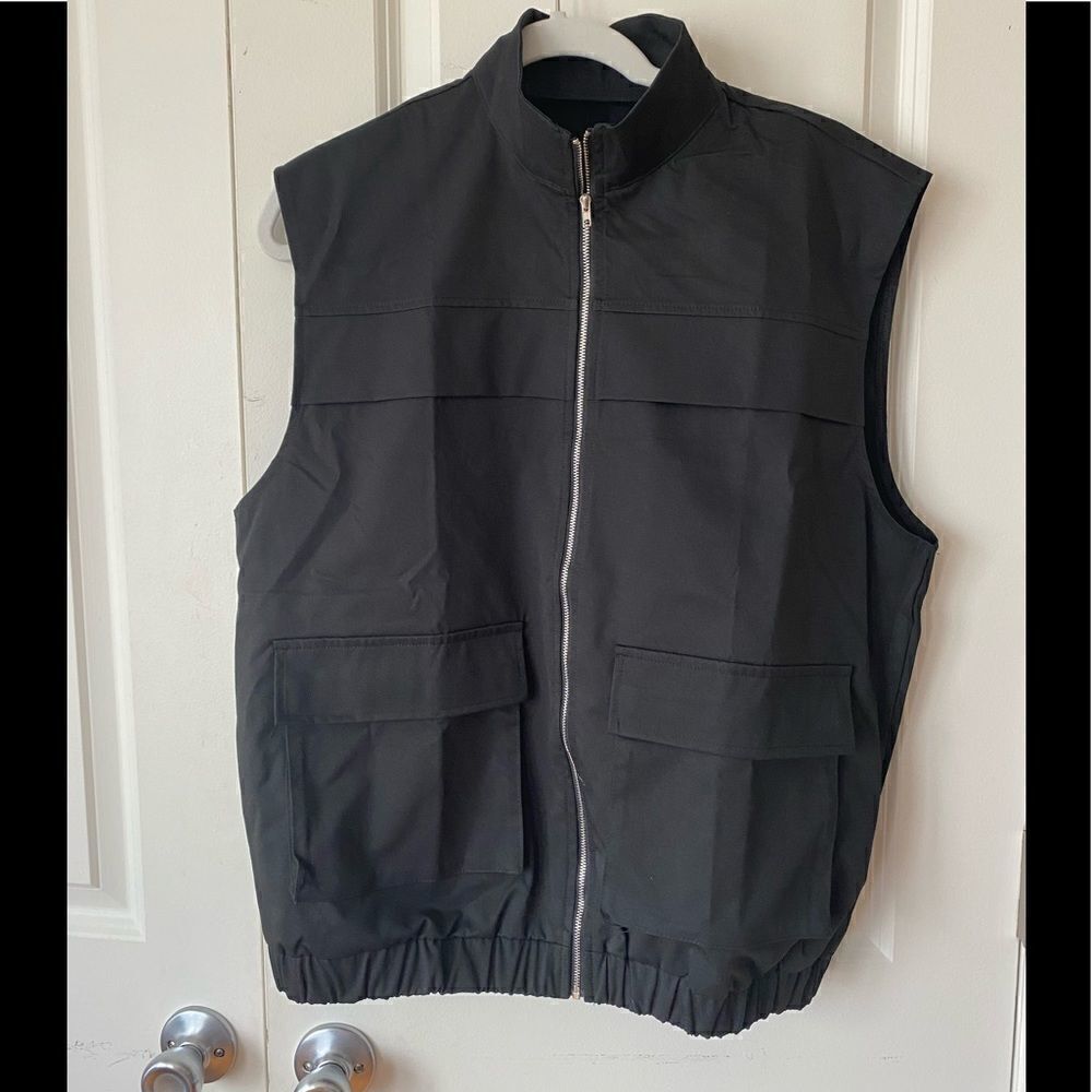 Black vest with front pockets